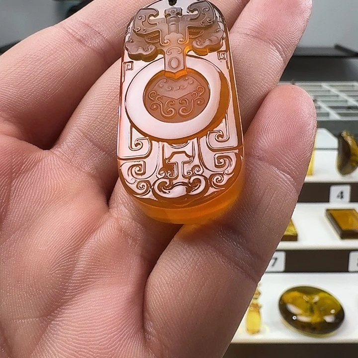 琥珀未镶嵌颈饰象头如意