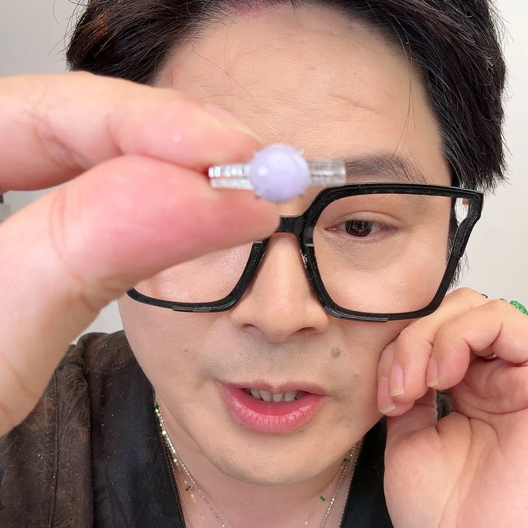 翡翠未镶嵌颈饰一件