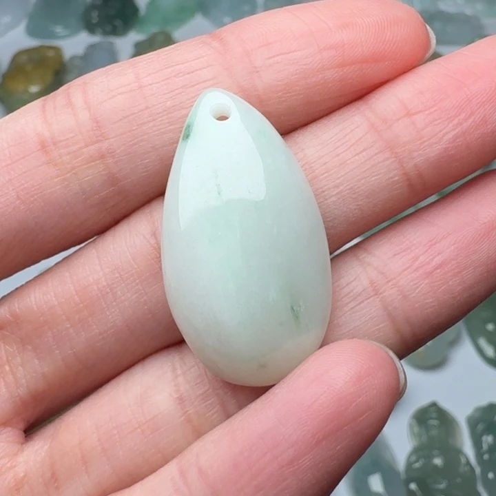 翡翠未镶嵌颈饰小吊坠