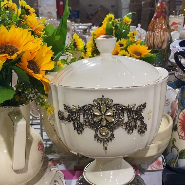 陶瓷…………一个，11111111111111带礼盒