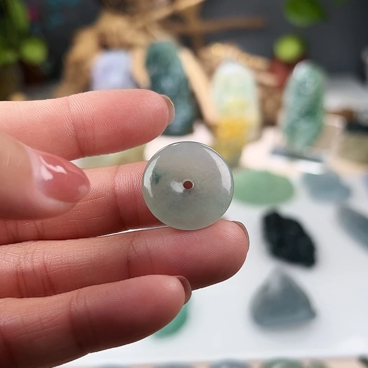 翡翠未镶嵌颈饰平安扣