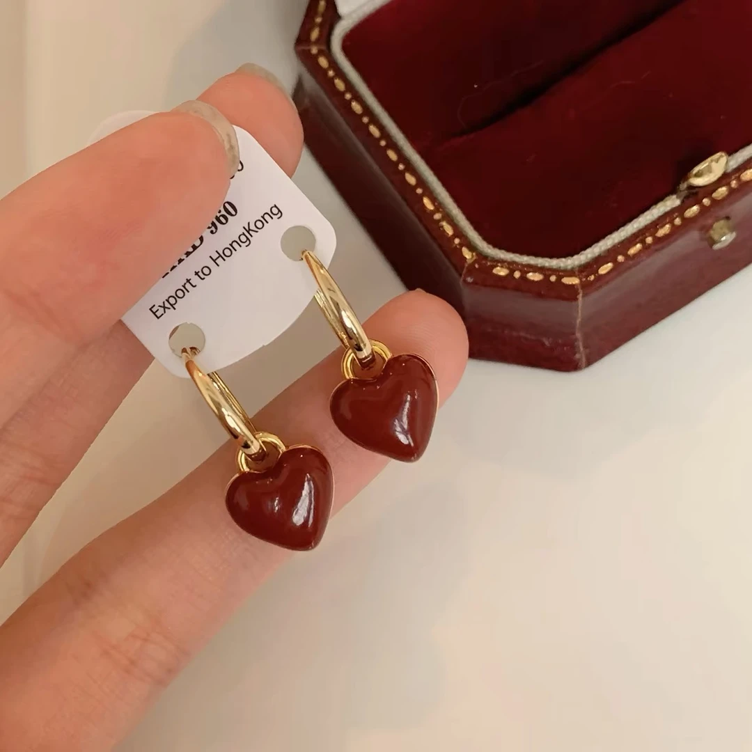 铜合金耳饰 复古红爱心耳扣2024新款高级感轻奢耳环女本命年耳饰