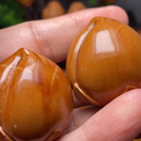 橄榄核把件寿桃手球一对3.7左右