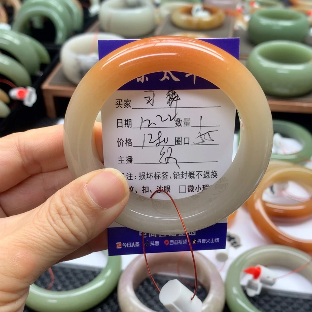 未镶嵌手镯石英质玉习*