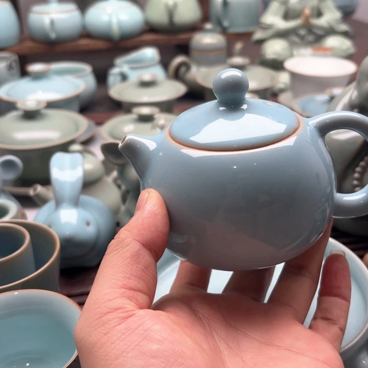 一级品，容量220，支钉烧，天青色