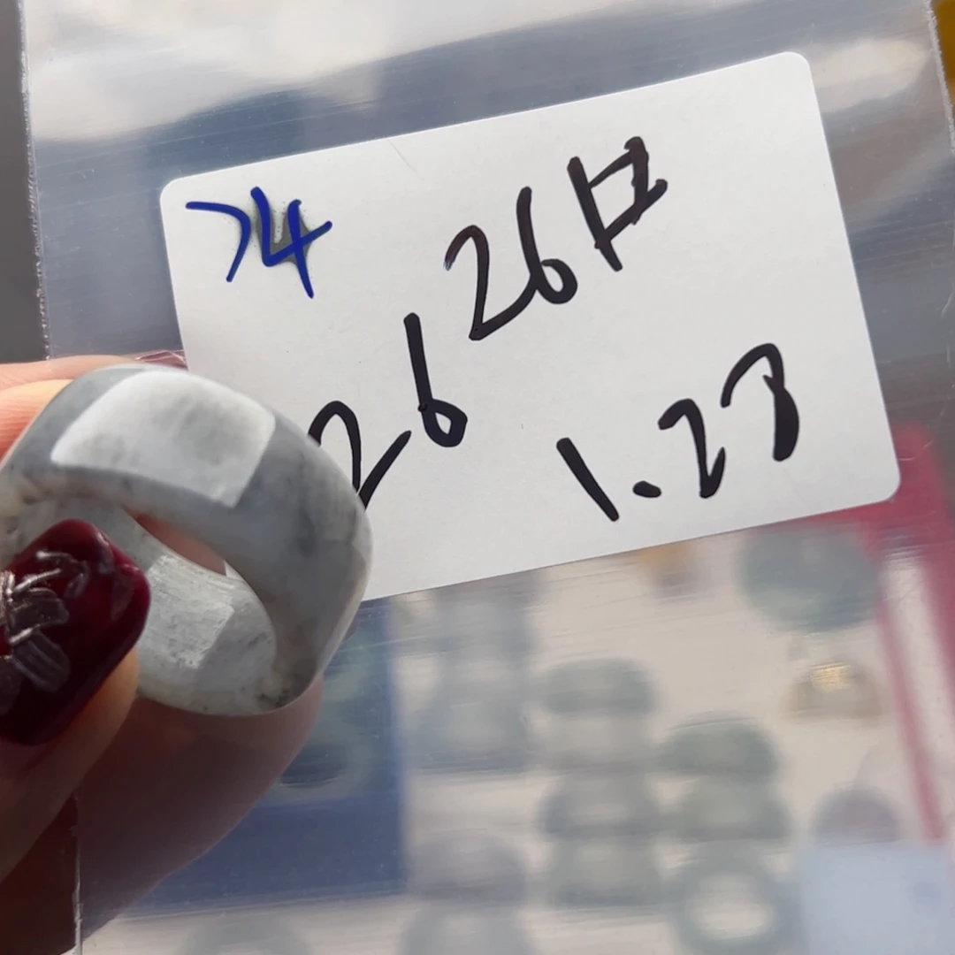 翡翠戒指未镶嵌看****暖新年快乐