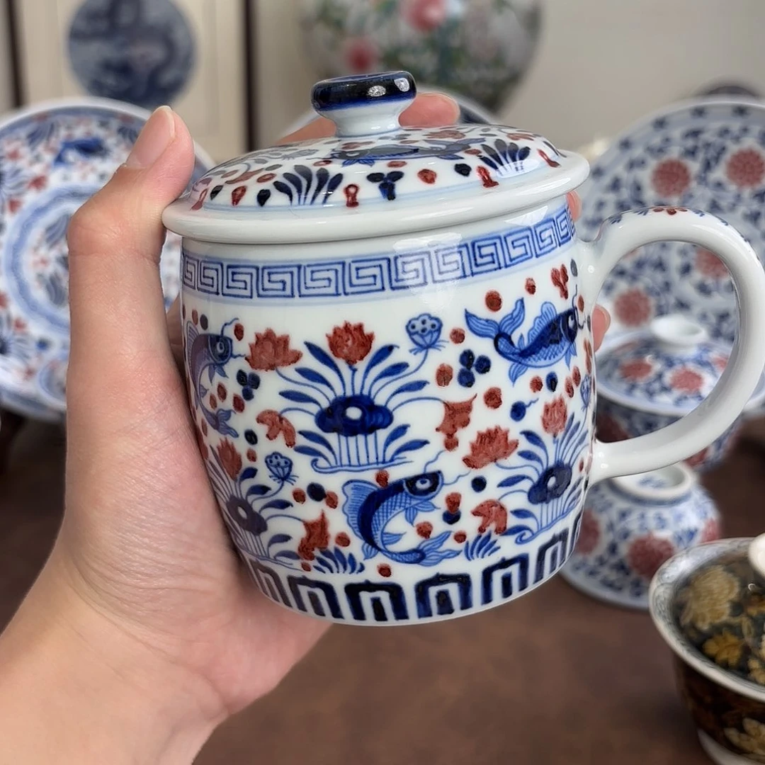 青花釉里红鱼藻纹办公杯