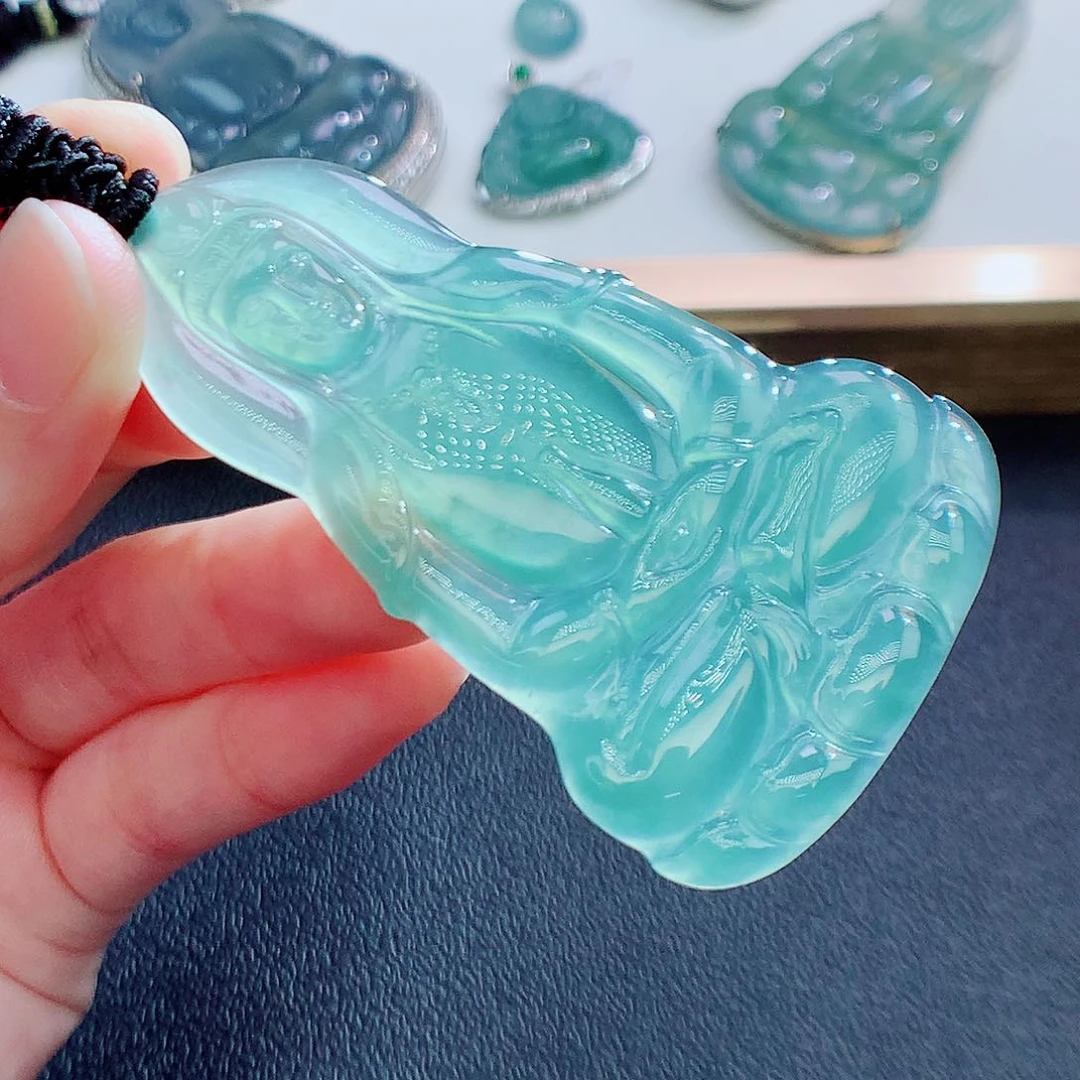 翡翠挂件未镶嵌翡翠