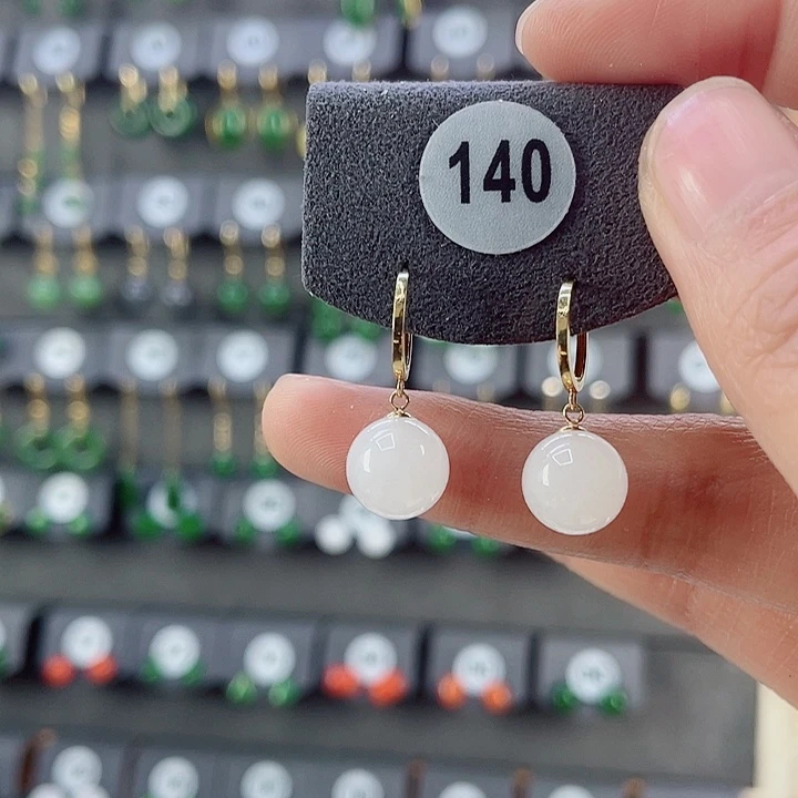 18K金镶嵌和田玉耳饰