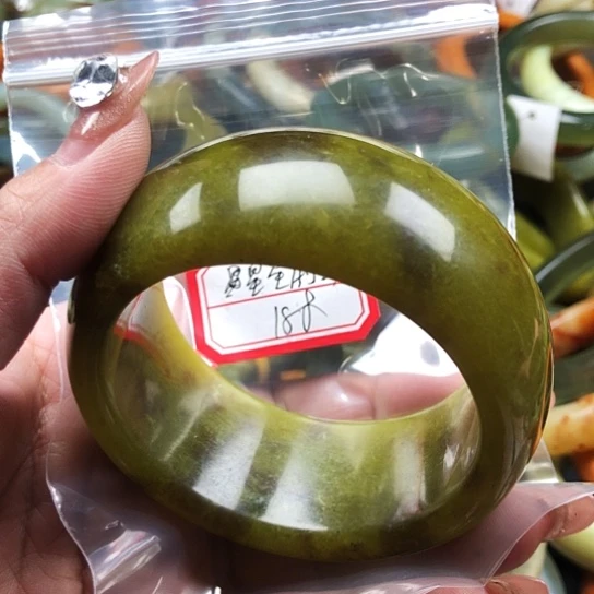 蛇纹石玉手镯未镶嵌星**场