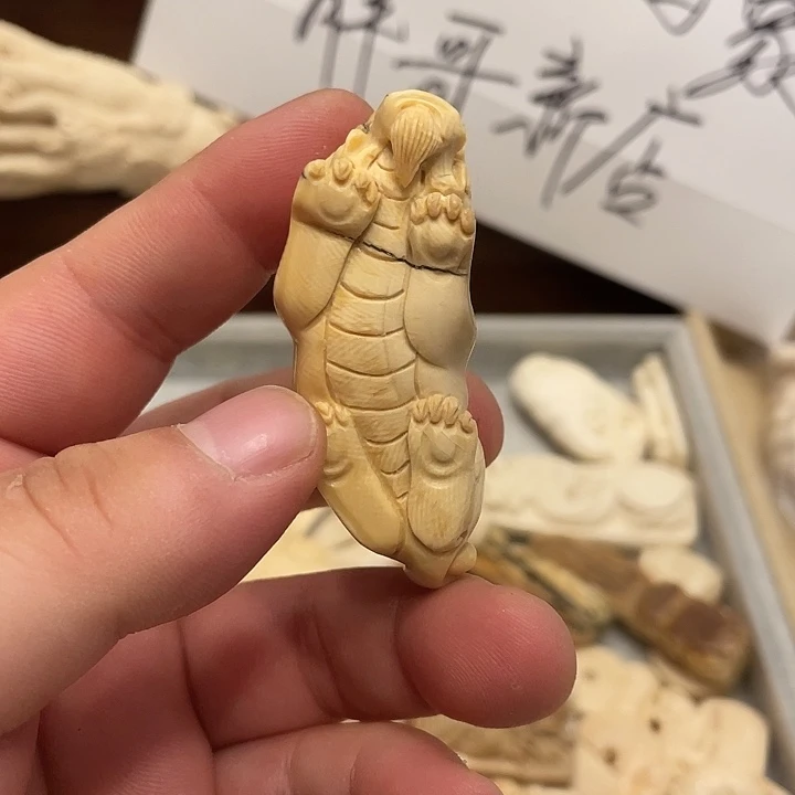 天然猛犸牙雕刻品