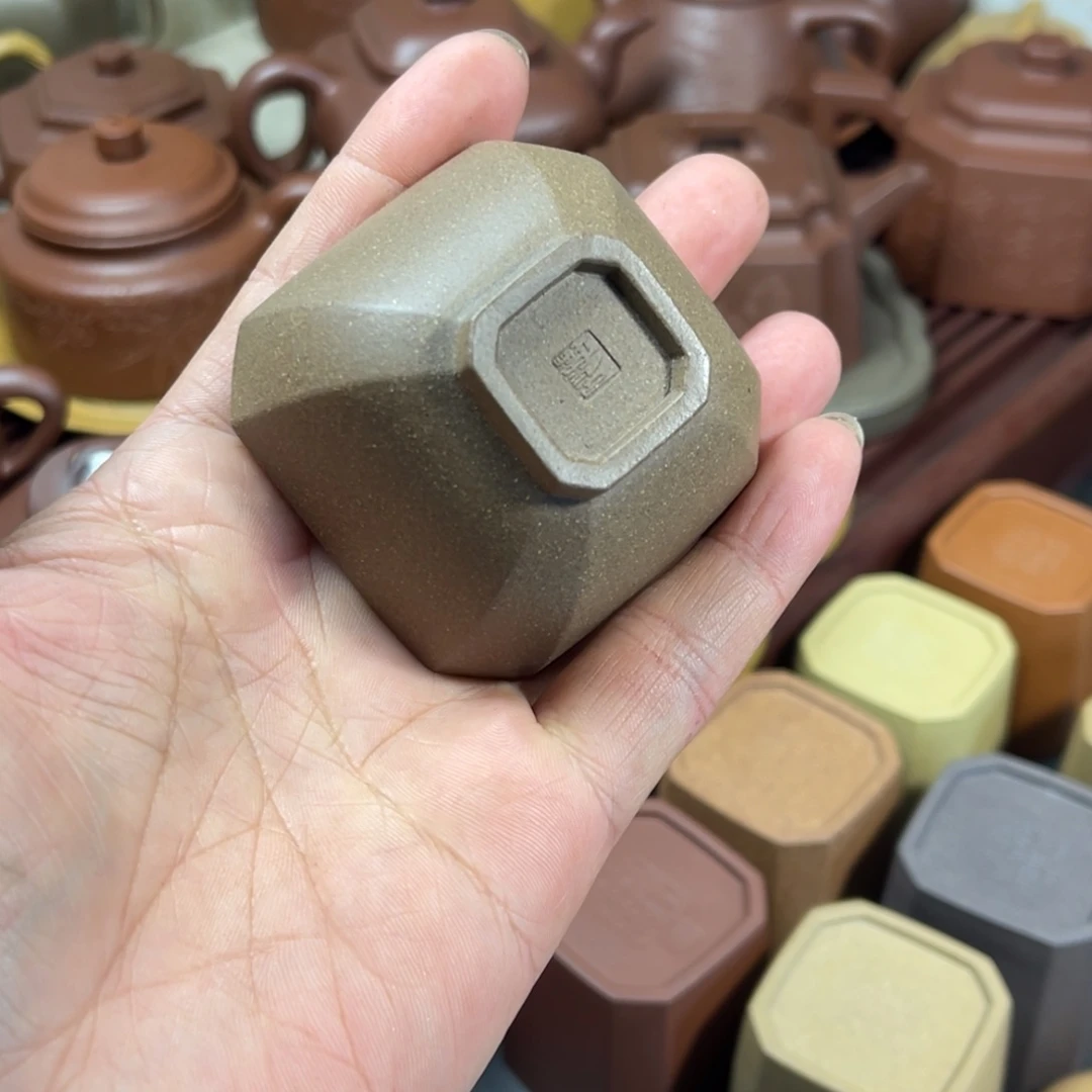 紫砂茶杯轻***～原矿老段泥八方杯容量65c c