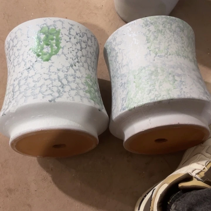 紫砂花盆口径20高度22两只小瑕疵
