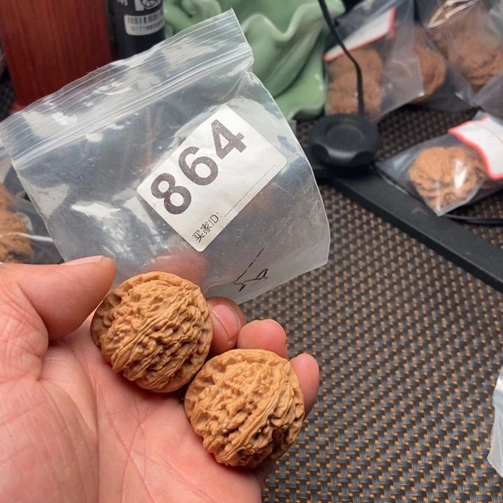 文玩核桃吊坠35白狮子