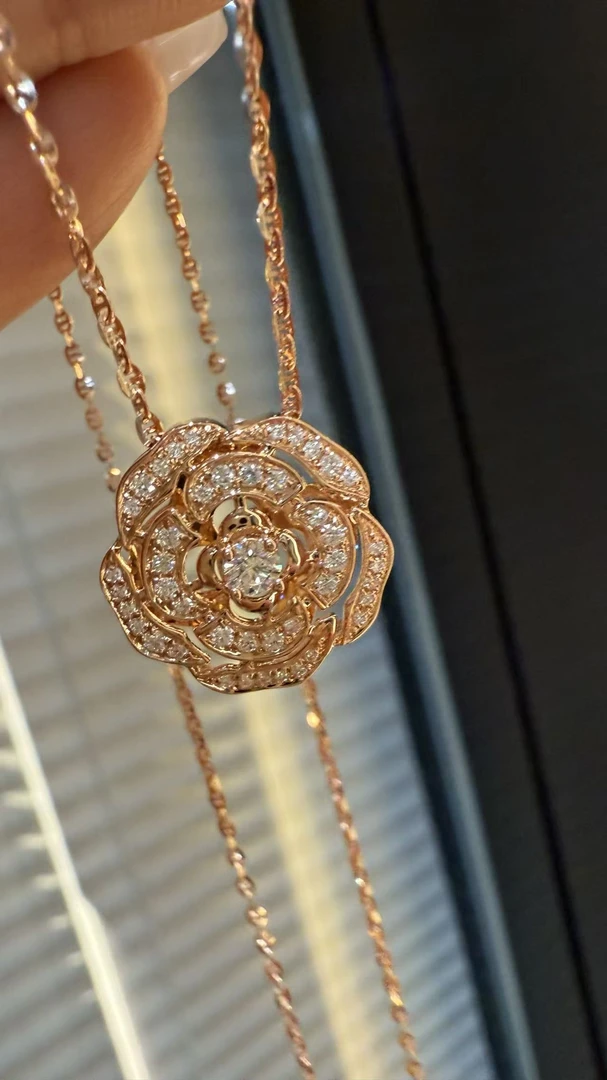 18K金满钻石山茶花吊坠