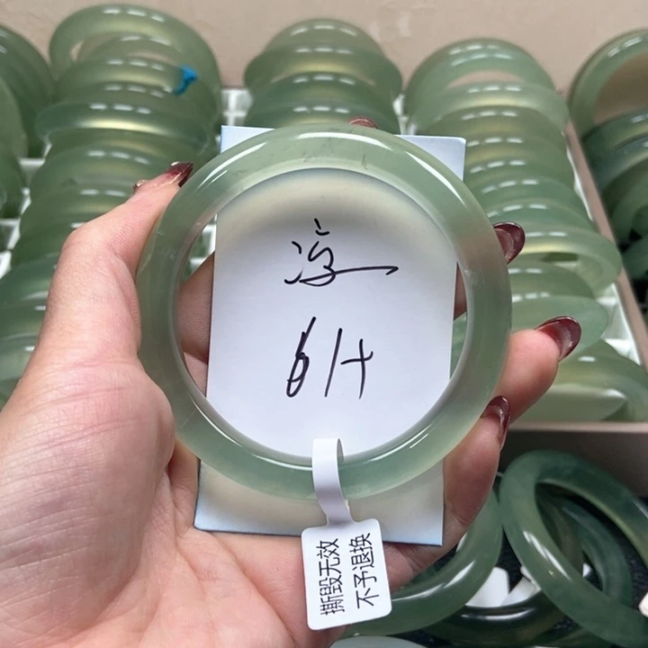 蛇纹石玉手镯未镶嵌是****啊