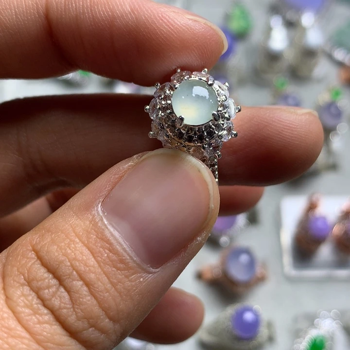 翡翠未镶嵌戒指铜托，卖裸石，需要二次镶嵌