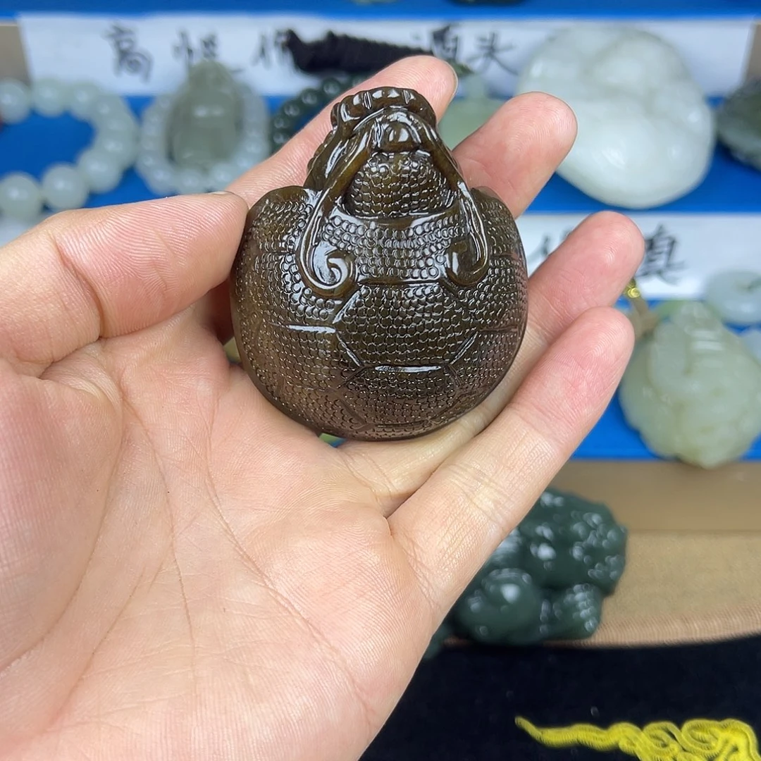 沙***司和田玉未镶嵌颈饰和田玉糖玉龙龟