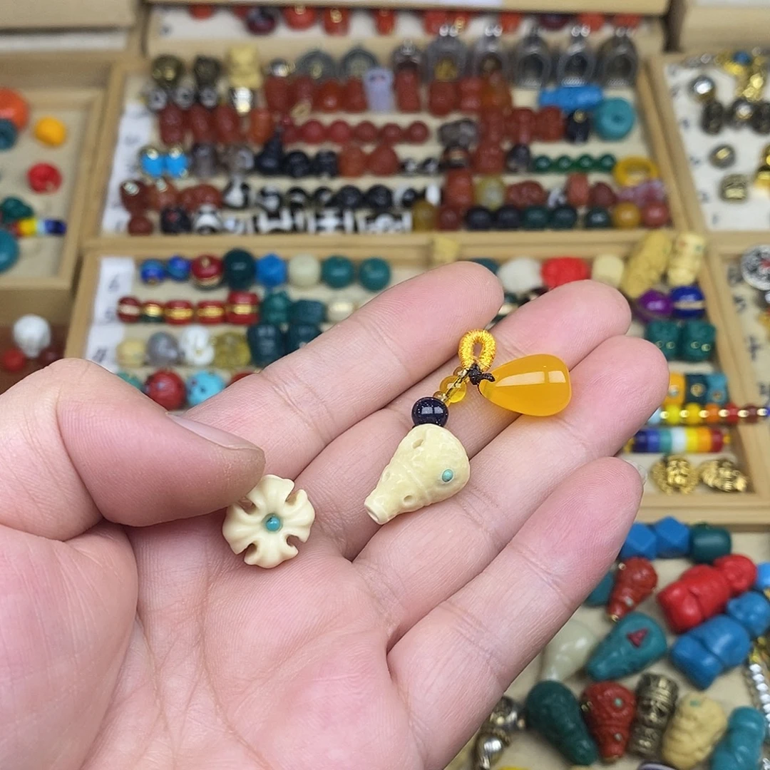 阿***啊颈饰玻璃配饰如图3个配件