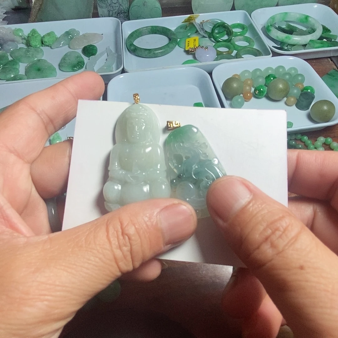 翡翠18K金镶嵌颈饰翡翠