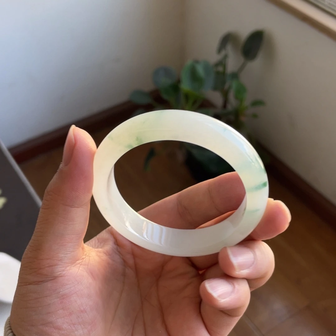 翡翠未镶嵌手镯清爽飘花