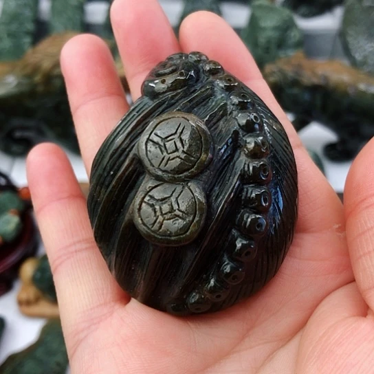 未镶嵌岫岩河磨玉（透闪石质玉）把件