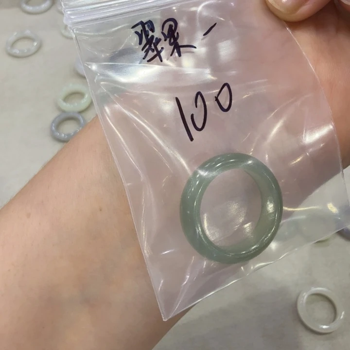 翠***嘴和田玉未镶嵌颈饰