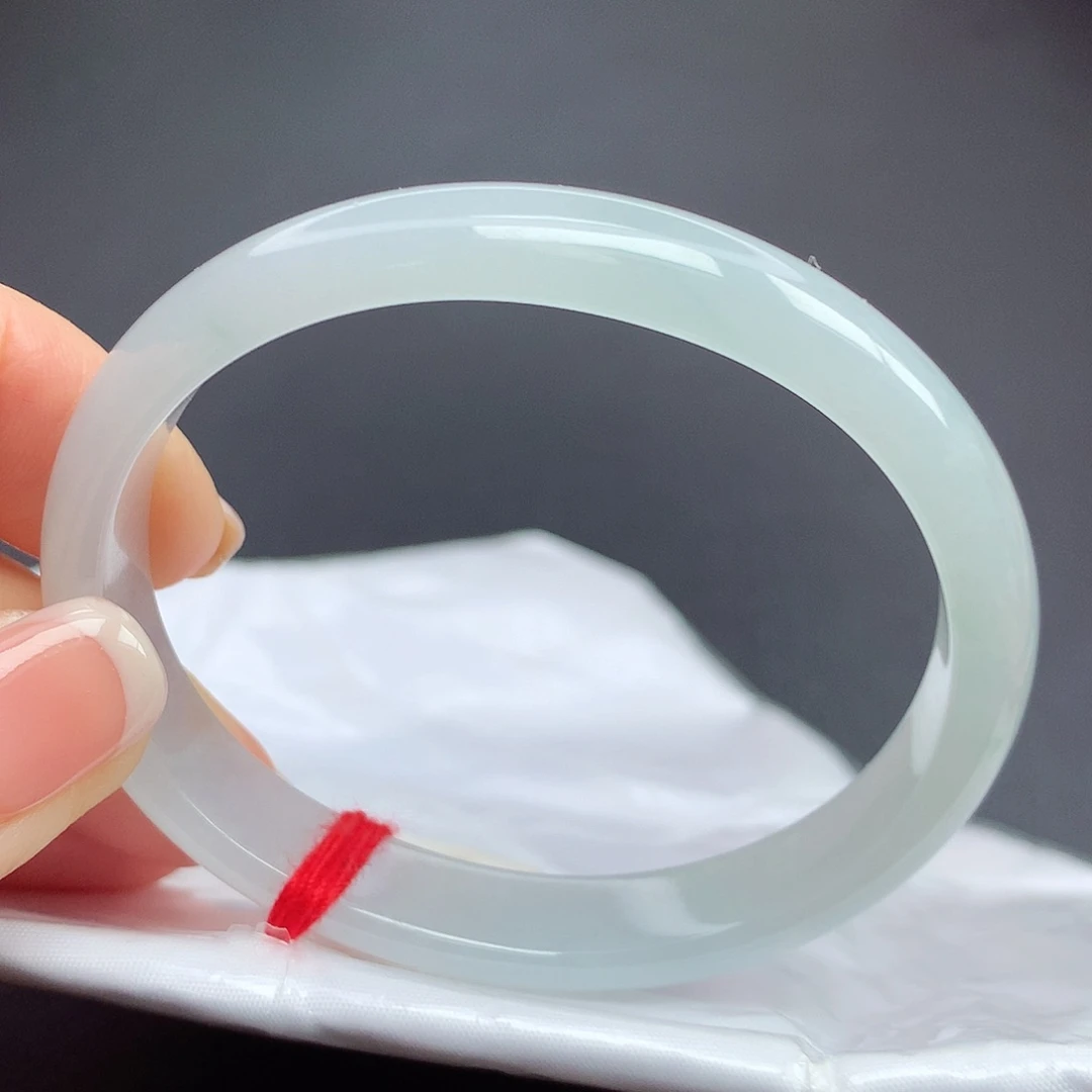 翡翠手镯（贵妃镯）未镶嵌55圈口