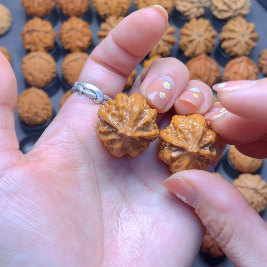 核桃文玩把件小霸王龙