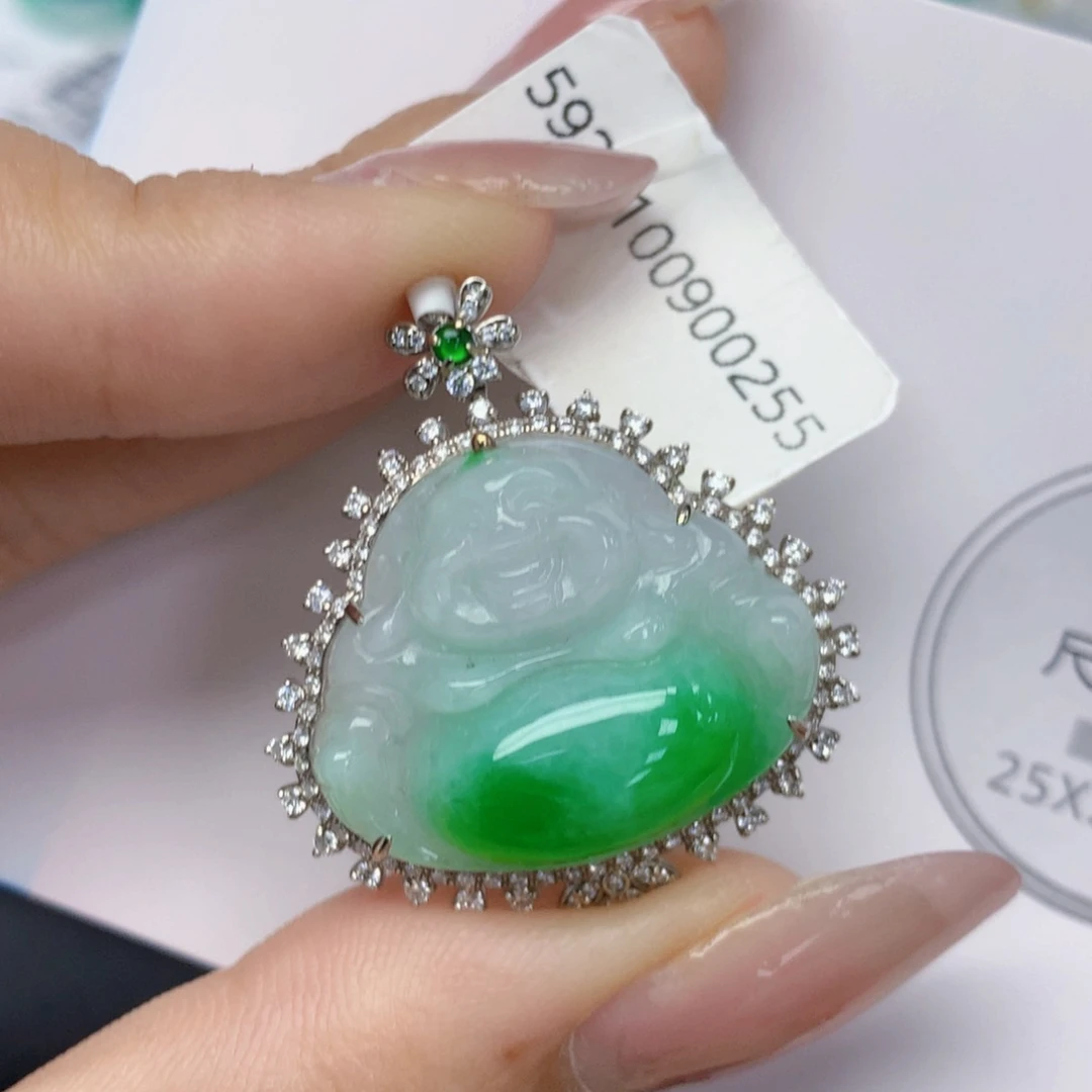 颈饰18K金镶嵌翡翠