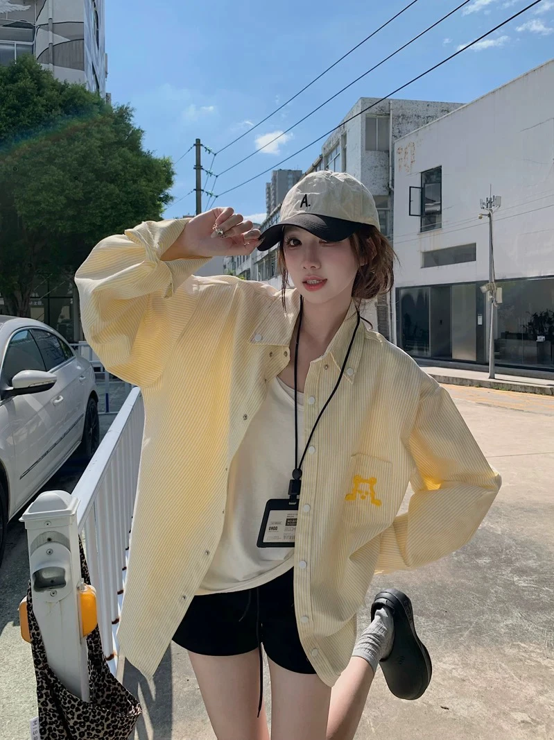 设计感小狗刺绣多巴胺条纹衬衫女小众春秋季宽松休闲外搭上衣
