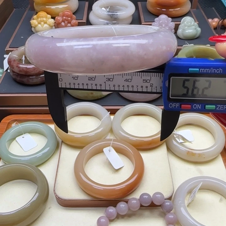 石英岩玉未镶嵌手镯