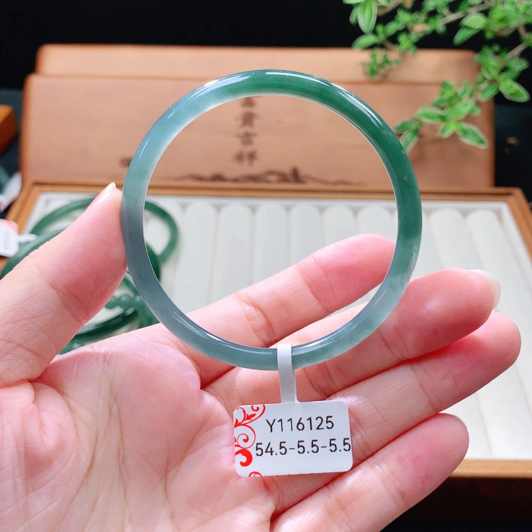 翡翠未镶嵌手镯（圆镯）