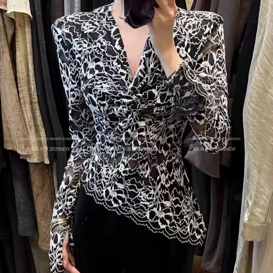 岚岚大码女装时尚欧货蕾丝花不规则底摆高贵气质显瘦女神衫70677