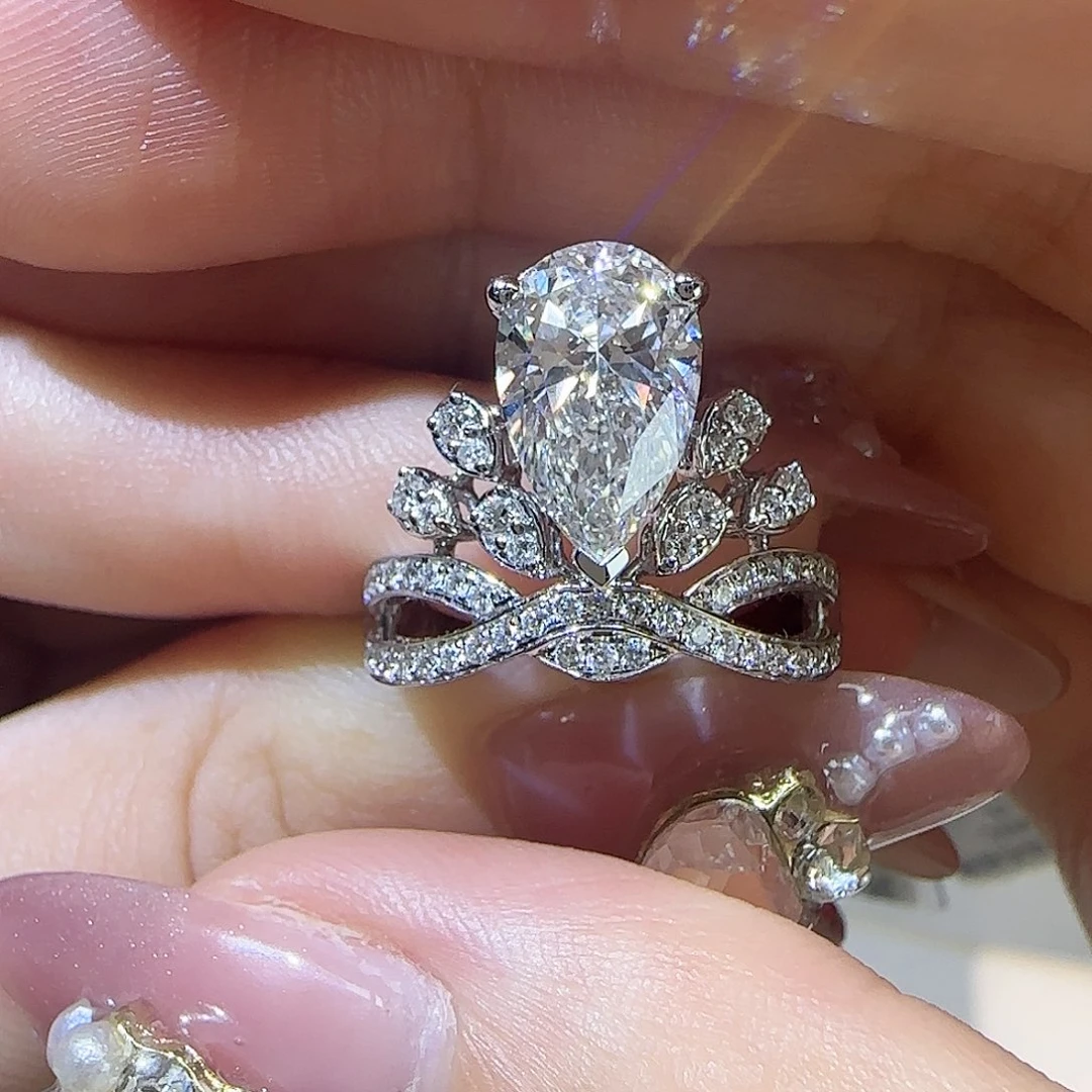 实验室培育钻石18K金镶嵌2克拉baby水滴 13