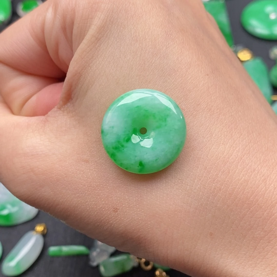 翡翠颈饰未镶嵌好*来翡翠