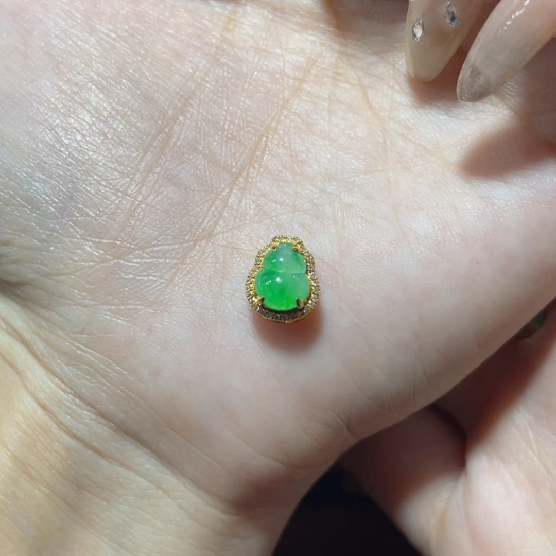 【闪购商品】颈饰18K金镶嵌翡翠