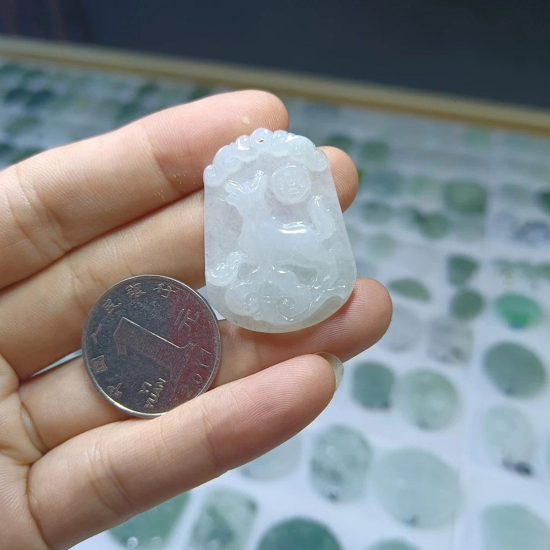 生肖狗吊坠厂家直销天然翡翠A货玉石真玉正品美观又吉祥