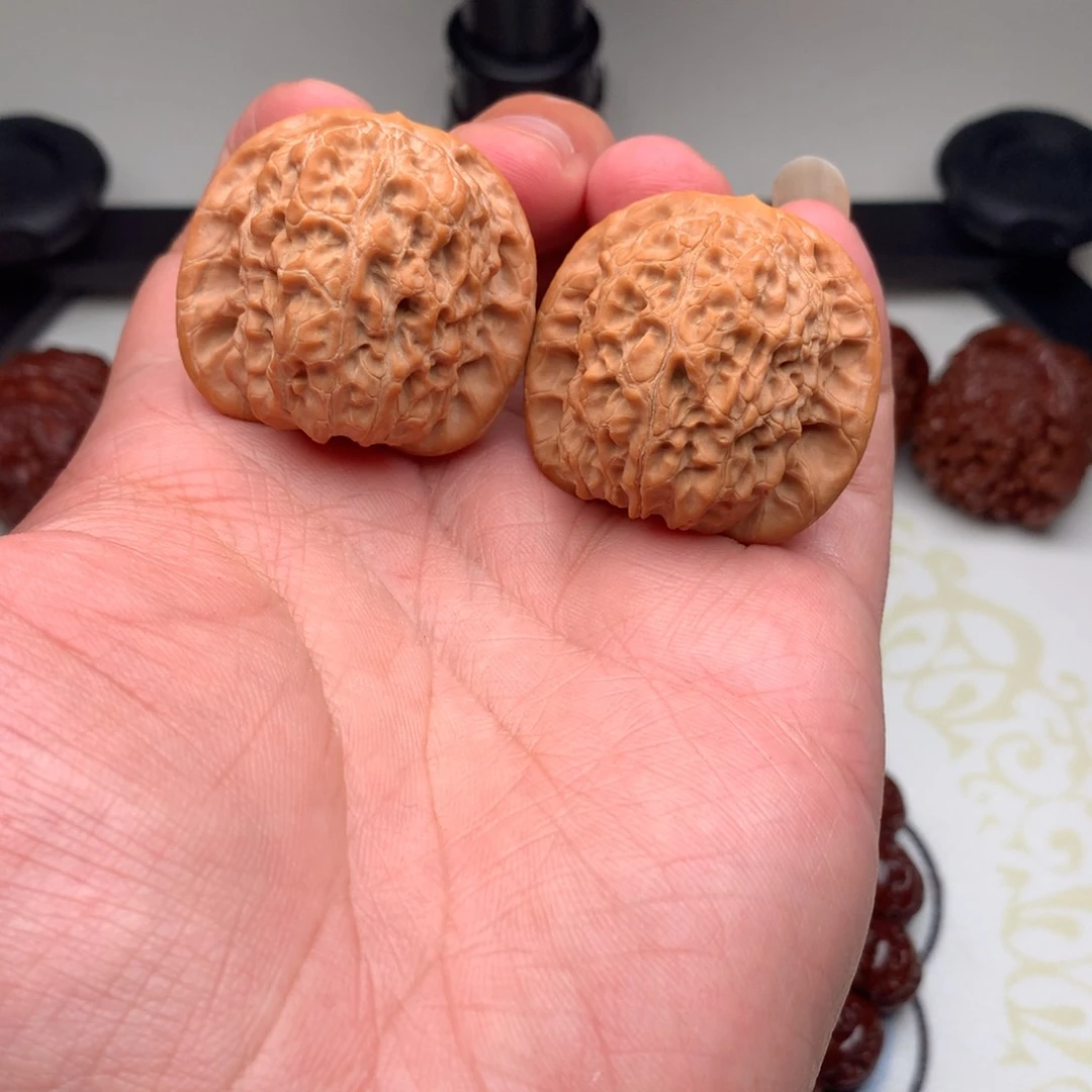 文玩核桃把件5**?血麒麟37.8