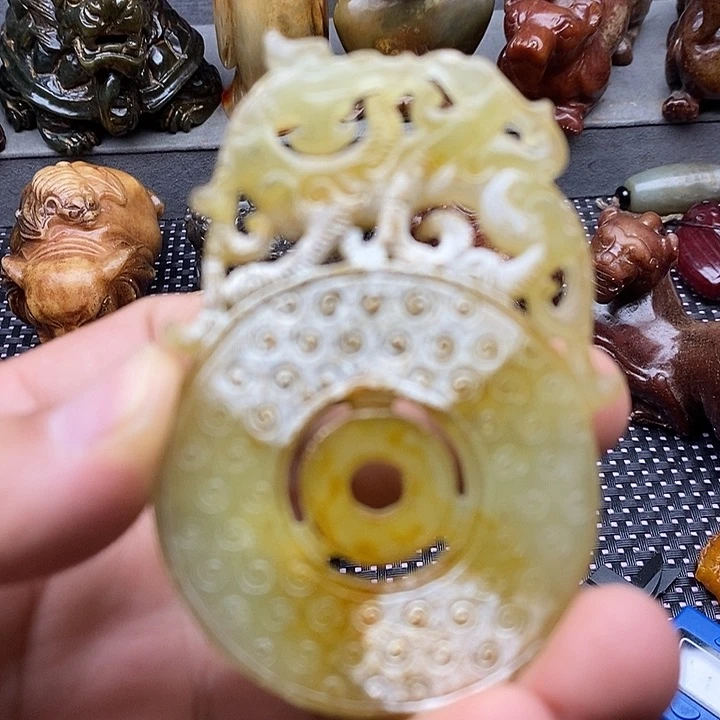 未镶嵌蛇纹石玉颈饰