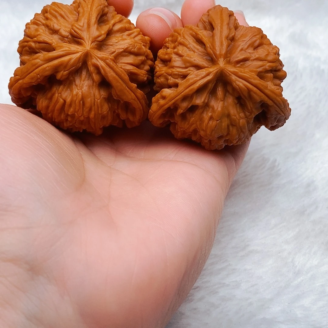 玲****文玩核桃吊坠三棱