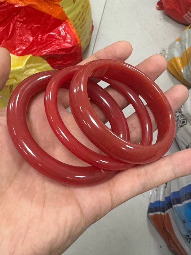 1547号精品柿子红手镯多样性