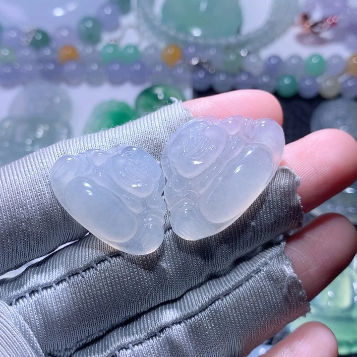 翡翠未镶嵌颈饰一对