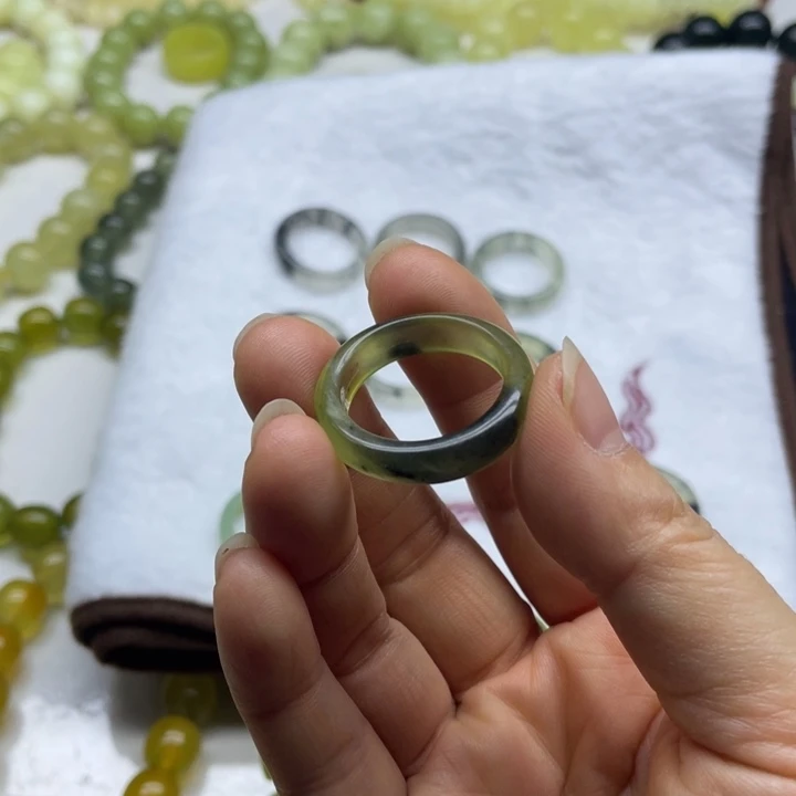 蛇纹石玉戒指合金清**莱