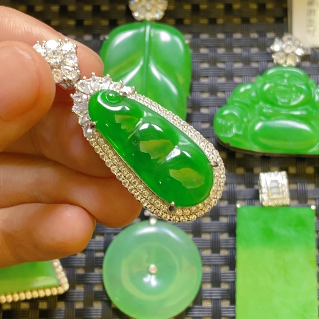 翡翠颈饰银S925镶嵌吊坠