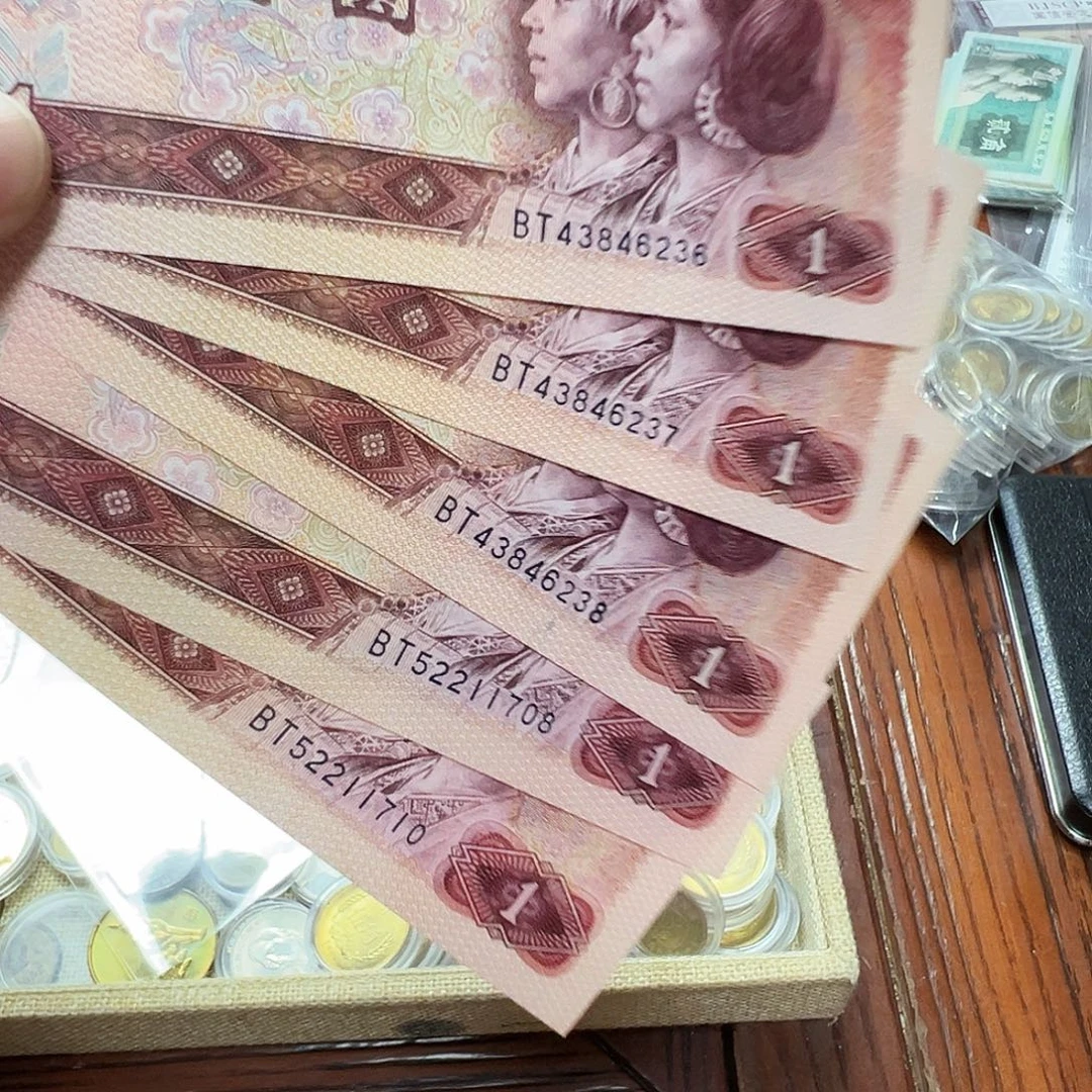 拍品。