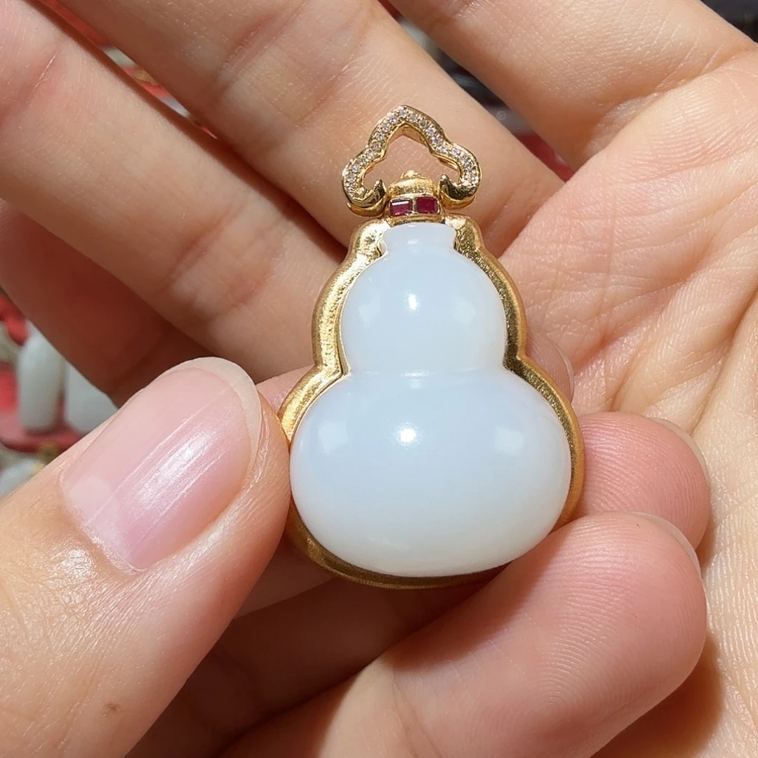 和田玉18K金镶嵌颈饰