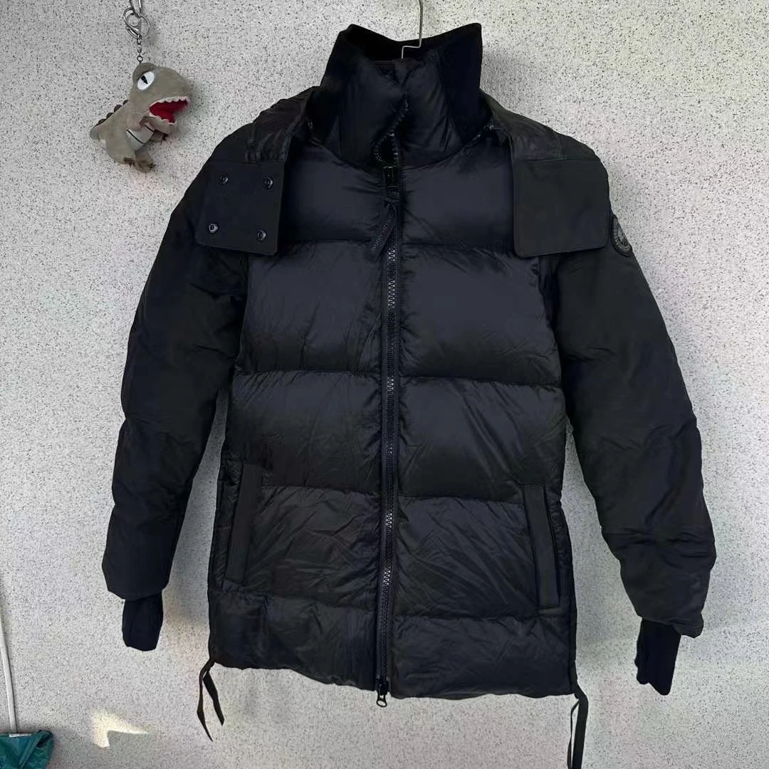 95新 加拿大鹅 Canada goose/黑色徽标羽绒服/xs码