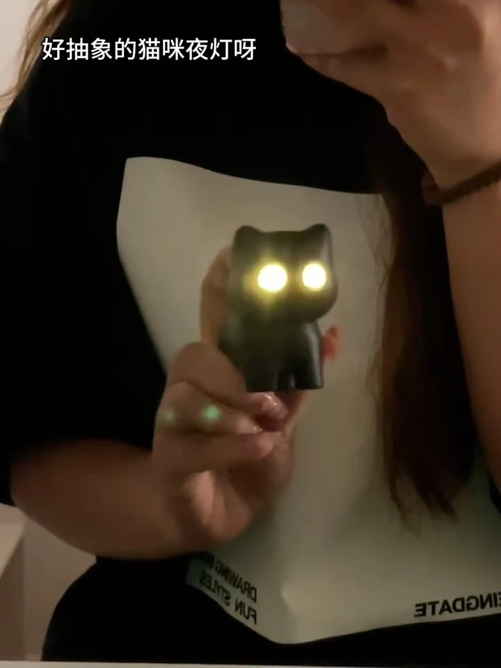新款小猫夜灯钥匙扣床头墙角安置眼睛发光护眼可爱猫咪夜灯挂件