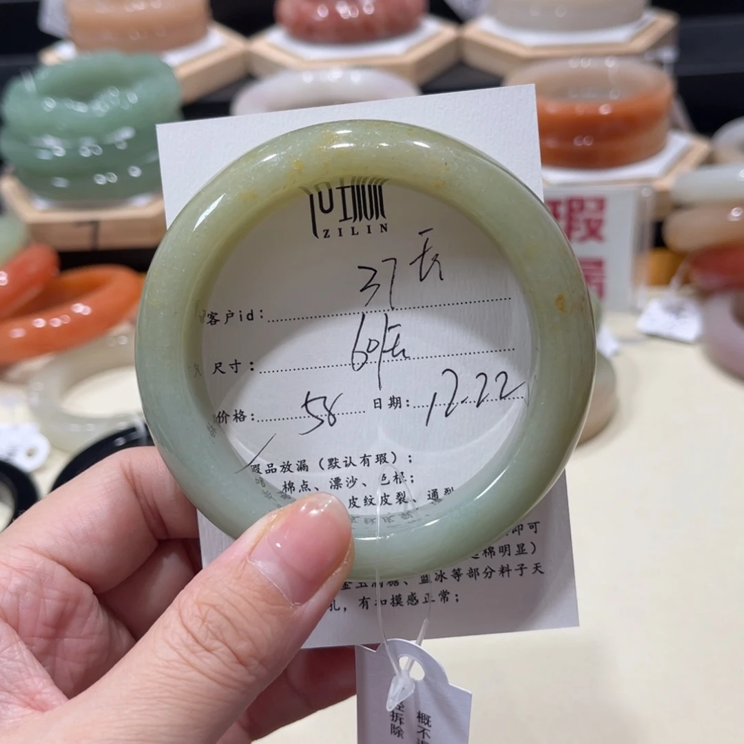 未镶嵌手镯石英质玉